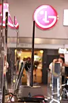 LG viste frem sin sin nye verdensrekordtynne TV. Den måler magre 7,9 millimeter og er 23 tommer stor.