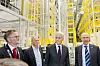 Statsminister Jonas Gahr Støre åpnet Morrows batterifabrikk i Arendal.i august. Her sammen med Arendals ordfører Robert Cornels Nordli, Morrows toppsjef Lars Christian Bacher og dalig leder i Morrow, Dr. Andreas Maier.