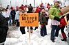 ÅPNINGEN AV POLARÅRET: Elever ved Gamlebyen skole er ikke i tvil: CO2 dreper - i hvert fall is og snø.