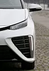 Brenselcella trenger mye luft (oksygen), derav de voldsomme luftinntakene på Toyota Mirai. Foto: Per Erlien Dalløkken