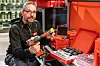 — Bruk de svarte, herdede kraftpipene. Vanlige piper slås raskt i stykker, sier Vegard Amundsen, her med et utvalg piper fra Teng Tools og Milwaukee. Foto: Delta V