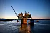 Like før klokken 8 torsdag morgen startet slepet av Aasta Hansteen fra Digernessundet, like utenfor Stord. Målet er Norskehavet.