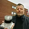 Hans-Petter Flugstad med en lidar som brukes til 3D-overvåkning. Foto: Raywiz