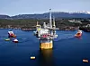 Like før klokken 8 torsdag morgen startet slepet av Aasta Hansteen fra Digernessundet, like utenfor Stord. Målet er Norskehavet.