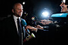 Finansminister Trygve Slagsvold Vedum (Sp) møter pressen utenfor sin leilighet i Oslo, før fremleggelsen av statsbudsjettet for 2025.