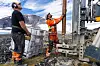 For å måle permafrosten 45 meter under bakken, måtte forskere hente inn profesjonelle brønnborere fra Brustugun Brønnboring i Skjåk. Foto: Yngve Vogt/Apollon