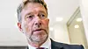 Energiminister Terje Aasland oppfordrer kraftbransjen til å investere i vannkraft.