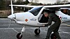 Selv om det er trangt, har det lille elflyet Velis Electro plass til to personer. Alt ekstrautstyr er fjernet for å holde vekten nede, sånn at rekkevidden på batteriet forlenges.
