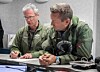 Billie Flynn (t.h) flyr på Le Bourget i en oppvisning klekket ut sammen med Jeff Wallace. Foto: Lockheed Martin