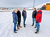 UNIS-direktør Jøran Moen (t.v.), Bjørn Egil Asbjørnslett – som er professor og direktør ved NTNU Hav og kyst, lokalstyreleiar Terje Aunevik, dekan ved UiT Jørgen Berge og forskingsdirektør Harald Steen ved Norsk Polarinstitutt diskuterer framdrifta for et nytt forskingsskip. Foto: Karine Nigar Aarskog/UiT