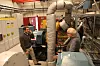 ABB og Marintek jobber med hybridløsninger for skip. Det kan være teknologi Norge kan eksportere. John O. Lindtjørn (ABB) og Erik Hennie (Marintek) i laboratoriet i Trondheim.