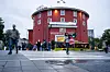 Den lett gjenkjennelige art-deco-bygningen har fått et nybygg bak seg og kan nå ta imot nesten 4000 studenter av gangen.
