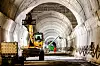 For hver tiende kilometer er det spesielle områder hvor togene kan stoppe i nødsituasjoner. Her får tunnelkledningen ved Mules i Italia siste finish. Foto: Brenner Basistunnel/BBT-SE
