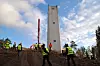 INTERESSENTER: 10. november ble det avholdt en tilbudskonferanse for interesserte entreprenører i Holmenkollen. De fremmøtte fikk se på forholdene der stålkonstruksjonen skal reises, før de kunne dra hjem for å utarbeide sine tilbud.