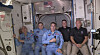Doug Hurley (f.h.) og Bob Behnke på plass i Den internasjonale romstasjonen ISS sammen med den amerikanske astronauten Chris Cassidy (i midten) og de to russiske kosmonautene Anatolij Ivanishin og Ivan Vagner