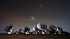Bildet viser Atacama Large Millimeter/submillimeter Array (ALMA) under stjernehimmelen.