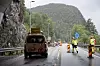 Ras og fare for ras fører støtt til stengte veier mellom Bergen og Voss. Her fra et ras på E16 ved Bolstadtunnelen. Foto: Marit Hommedal