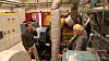 ABB har bidratt til å etablere hybridlaboratoriet ved Sintef Ocean i samarbeid med NTNU. Bildet er fra tidligere tester med John O. Lindtjørn fra ABB og Erik Hennie fra daværende Marintek. Nå bygges det inn en brenselcelle på 30 kW for testkjøring og simulering av drift om bord på skip.