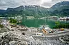 Fjellet, fjorden og veien. Vestlandet, beibi. Foto: Eirik Helland Urke