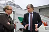 Teknologiansvarlig i Zero, Marius Gjerset, i diskusjon med klima- og miljøminister Ola Elvestuen. Foto: Tore Stensvold