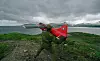 Droner er ikke noe nytt i Forsvaret. Her står en soldat klar til å sende opp en drone som skal være målfly under en luftvernøvelse ved daværende Nes fort i Lødingen i 1998. Foto: Arne Flaaten/Forsvaret