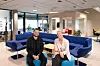 Halvor Berg og Kristin Rian i Glava viser stolt frem nyoppusset fellesområde i sine egne lokaler på Ryen.