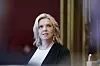 Frp-leder Sylvi Listhaug mener regjeringens forslag ikke går langt nok, og krever bindende regler for offentlige anskaffelser av busser og annet beredskapsmateriell.