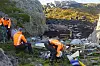 Det gjøres mange bra tiltak mot marint søppel, men det monner ikke, skriver innleggsforfatteren. Her rydder kystrenovatører fra Eider AS Mausund Feltstasjon i Froan naturreservat.