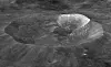 Det letes etter vann i form av is i dype og mørke kratre på månen. Her er Wargo-krateret. Foto: NASA