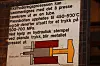 Platen viser prinsippet for ekstrudering. En pressbolt varmes opp og aluminiumet presses gjennom verktøyet. Huller og mønstre bestemmer profilen på produktet som 'tyter' ut i andre enden. Bilde: Tore Stensvold