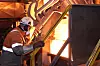 Smelter stål: Rundt 60 prosent av norsk skrapmetall havner i smelteovnene til Celsa Armeringsstål i Mo Industripark. De gjenvinner også biprodukter fra andre bedrifter i industriparken. Foto: Mo industripark