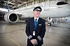 SAS-pilot Runar Østby foran et SAS Airbus A320 Neo, den nye flytypen som skal ta over evakueringsflyvningene fra neste år. Foto: Eirik Helland Urke